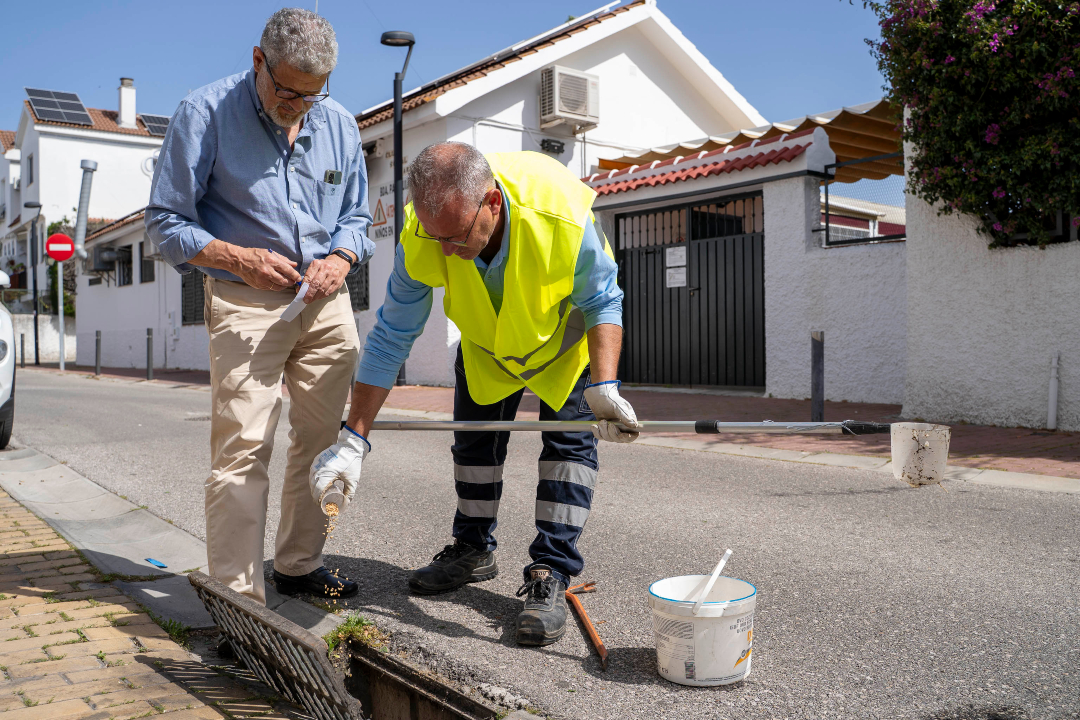 📢 Mairena del Aljarafe realiza un nuevo control preventivo del Virus del Nilo. Continuamos aplicando los protocolos marcados por la Junta de Andalucía para afrontar la situación actual de nivel de alto riesgo frente al mosquito propagador.