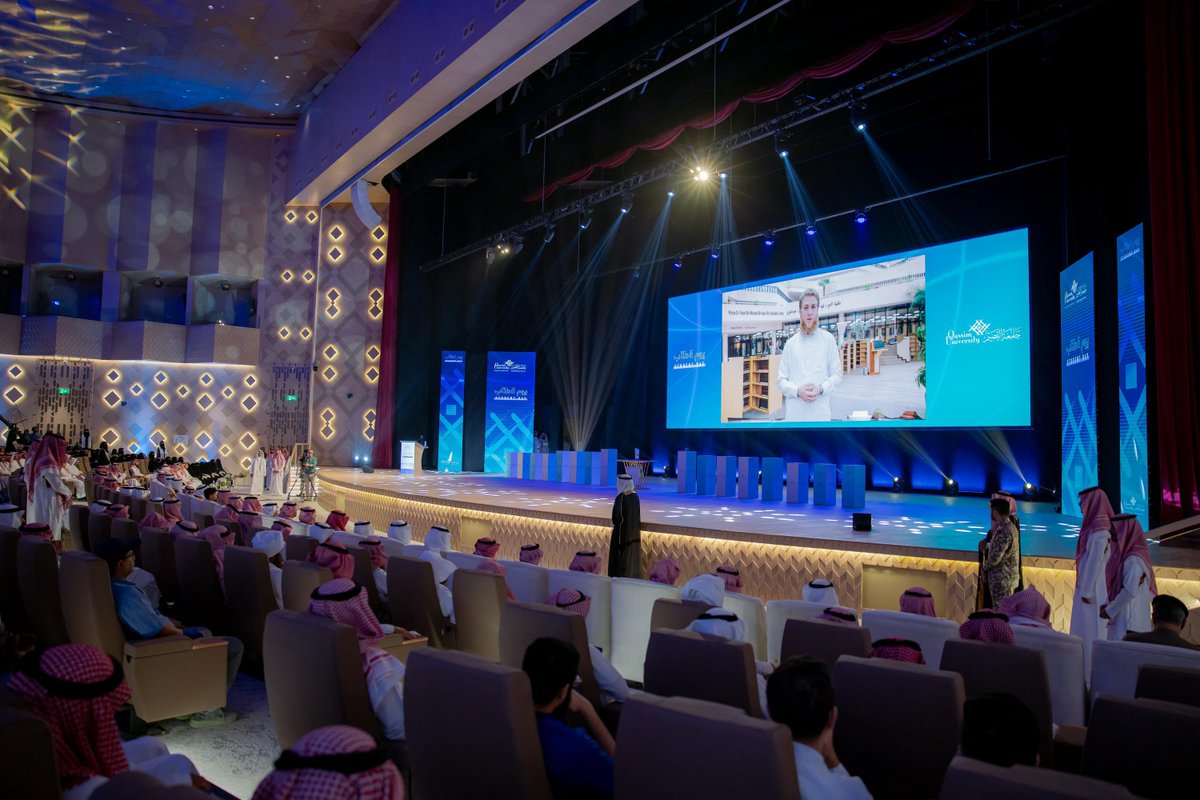 صور | 

جانب من رعاية سمو أمير منطقة القصيم لبرنامج «يوم الطالب» بـ #جامعة_القصيم.