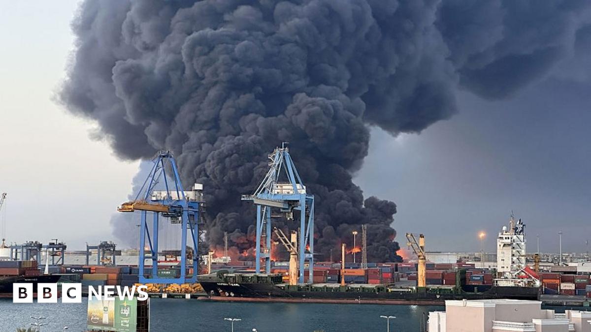 Drone strikes have hit a major power station in the Sudanese city of Port Sudan causing a "complete power outage", the country's electricity provider said. bbc.in/4k8RlYE