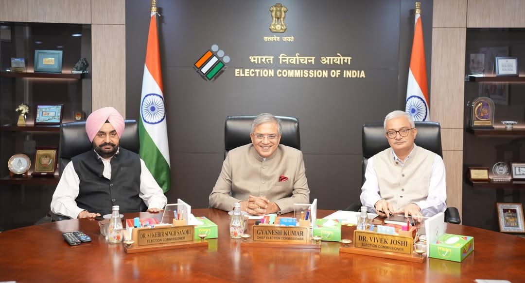 Behen Kumari Mayawati ji, National President Bahujan Samaj Party, Former Chief Minister of Uttar Pradesh and former Member of Parliament,  general secretary  shri  Satish Mishra ji and and Sridhar ji today met and interacted with the Chief Election Commissioner of India.