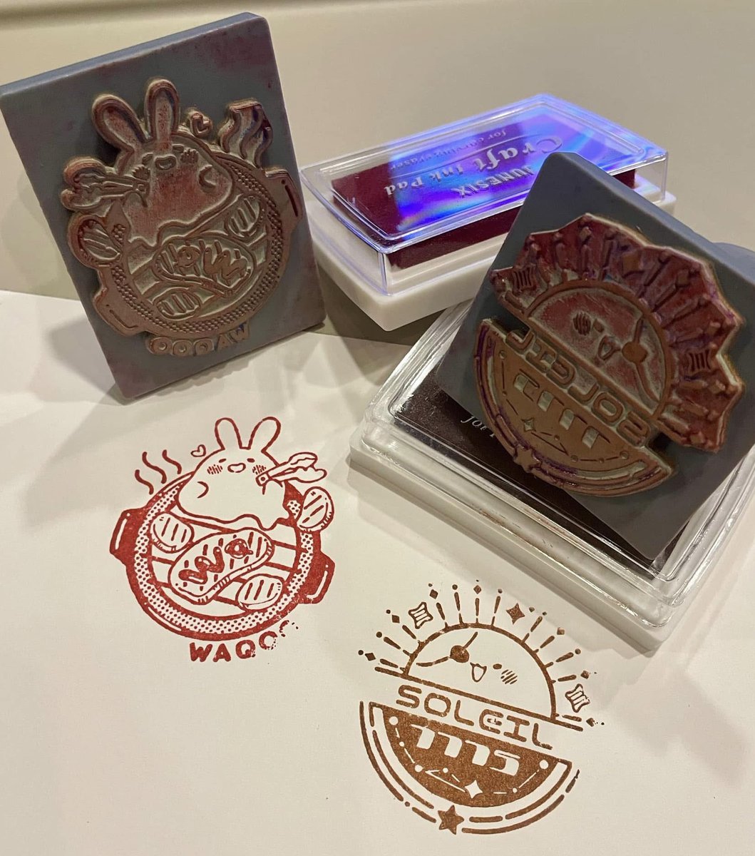 สวัสดีค่า #CreatorAlley3 อยู่บูธ A25-26 ค่า🩷

ไม่มีหนังสือใหม่ แต่มี OC card ไปแลก/แจกค่ะ เลือกคนที่ถูกชะตาได้หรือจะสุ่มเล่นก็ได้ค่ะ 🥰

มีสติกเกอร์ใหม่ เนื้อย่างที่ทำเพราะหิว มีตัวปั๊มให้ปั๊มเล่นค่ะ✨ 
มีโอกาสก็แวะมาเจอกันได้ค่า อันนี้เมนูส่วนนึงของบูธค่า ของเพื่อนๆเดะตามมา💖