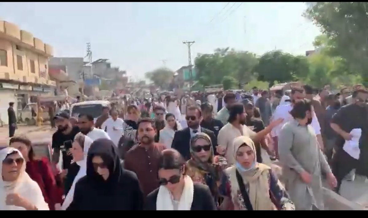 یہ ہے عوام خان کی طاقت ۔ دیکھتے جائیں کیسے جرنیلوں کو تنتے ہیں 🔥🔥🔥