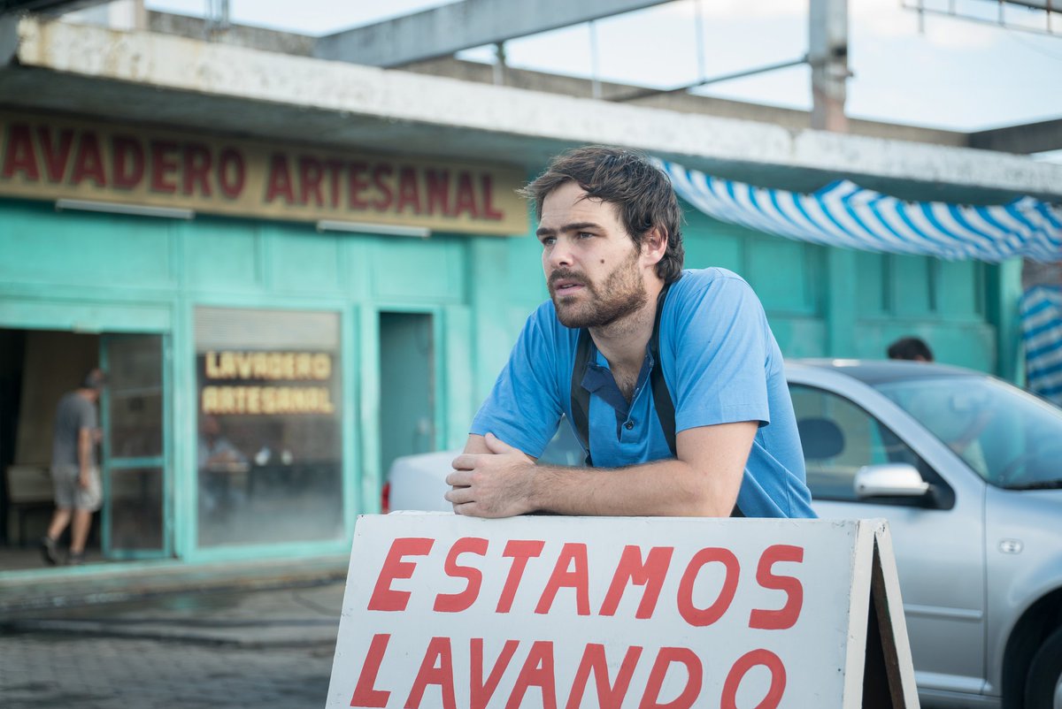 A los que vieron #ElEternauta, vean la otra serie de Bruno Stagnaro "Un gallo para esculapio" una de las mejores series Argentinas! Ojalá hagan la 3er temporada en algún momento🙏