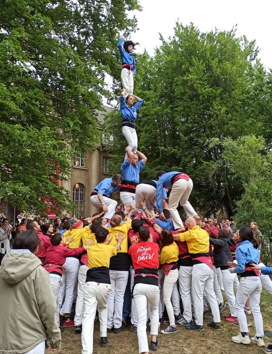 Geperuts's tweet photo. Le samedi 3 mai, à la 5ème #DiadaInternacional de #CastellsBerlin2025, nous avons fait : 
- Pd4
- 4d6 
- 3d6 
- 3d6a 
- Pd4ps
- Pd4

Il s'agit de nos premiers castells de 6 de l'année, qui portent le bilan à 30 castells de 6 déchargés dans nos 10 ans d'histoire ! 😍 https://t.co/pOVWtmW0XW