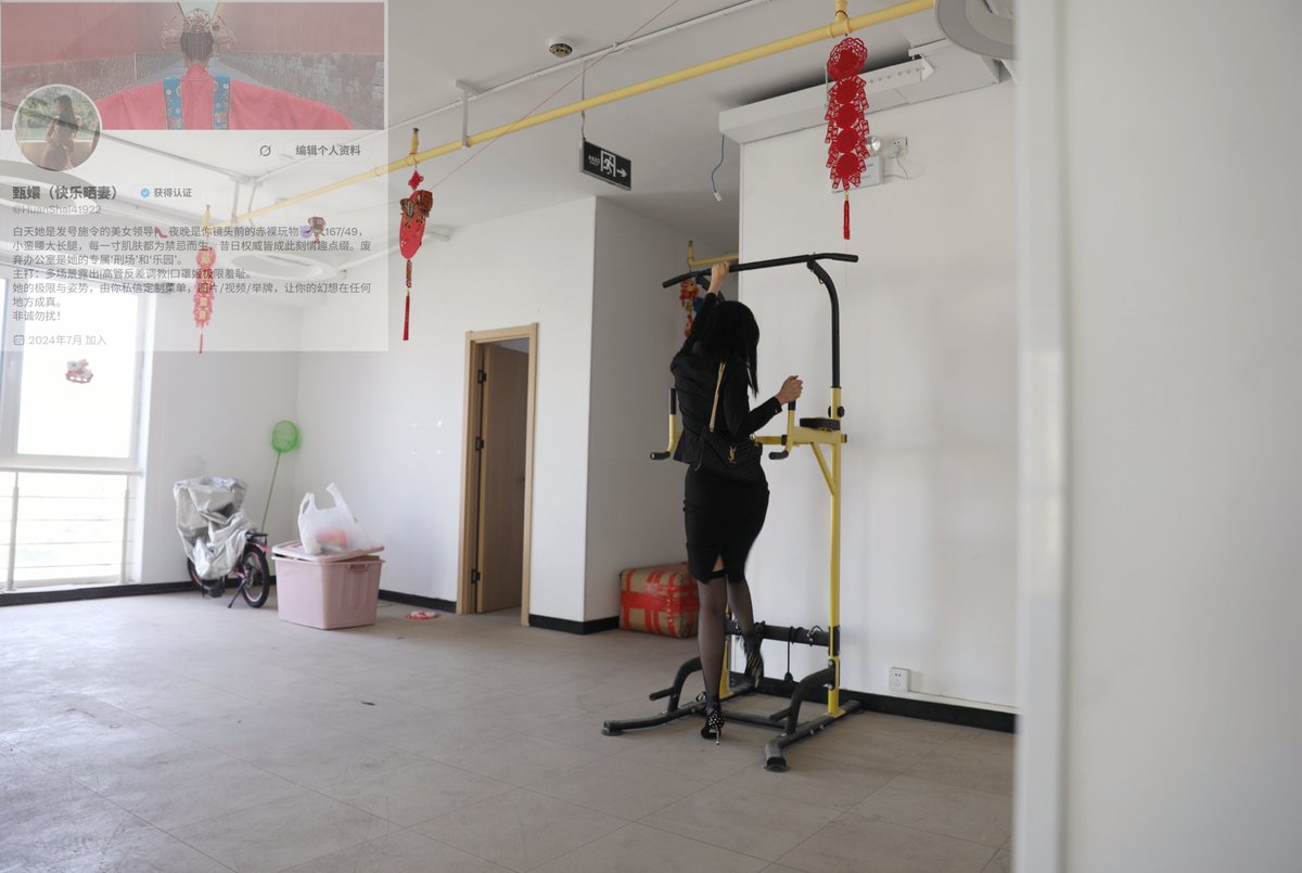 "老婆说，从最‘体面’开始，玩最‘下流’的游戏。巡视领地后，在镜头前卸下所有伪装。从公司的X总，变成一丝不挂的玩物… 当她终于赤条条地站在那里，会在想什么？羞耻？兴奋？还是等你的指令？😈 后续‘深处任务’，懂的来。
@luchu888
#禁忌仪式 #白领堕落 #办公室露出 #彻底暴露 #裸体指令 #秘密任务" https://t.co/Gb4LEpkCEE