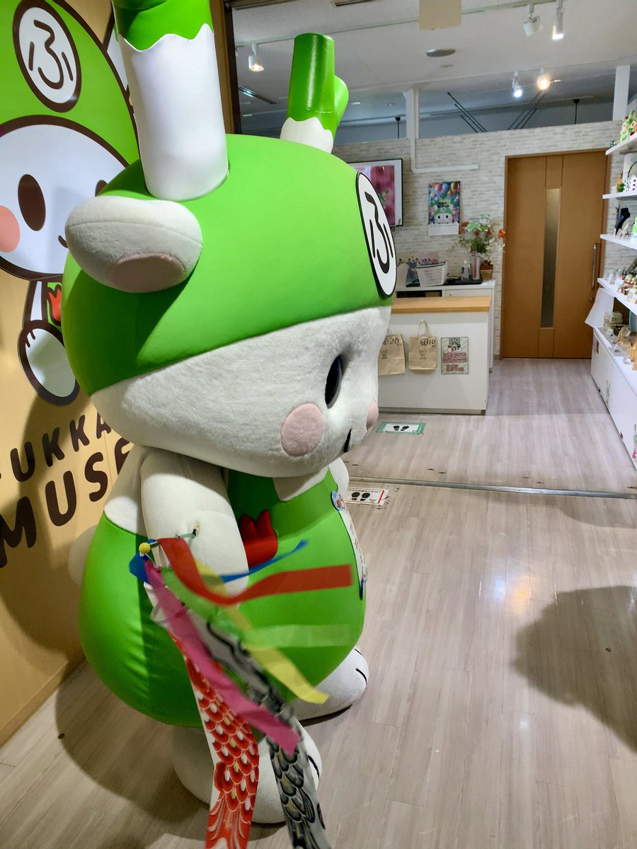 kimo_tare's tweet photo. ふっかちゃん in ふっかちゃんミュージアム

GWを利用して、ふっちゃんに会いに！
子供の日ということで、鯉のぼりをもっての登場。相変わらずの大人気で、登場前から大勢の方が待ってた。

愛嬌たっぷりの可愛さ🥰 https://t.co/8UmRmmW5tr