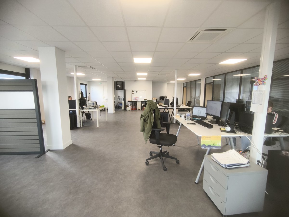 CEBATEC_BIM's tweet image. 😎 Nouveaux bureaux, nouvelle étape 😎

Nous sommes ravis de vous annoncer que notre équipe clermontoise a emménagé dans ses nouveaux locaux situés à Clermont-Ferrand !

#cebatec #cebateam #ingenierie #bim #fluides #batiment #construction #equipe #NouveauxBureaux #ClermontFerrand