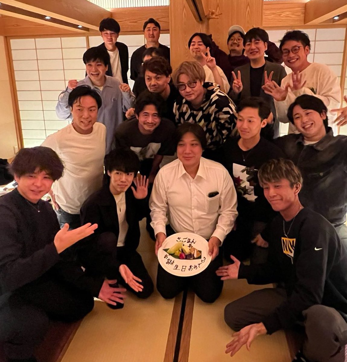 sagoman35's tweet photo. 先日やってもらった誕生日会。

メリッサが用意した誕生日プレートのあまりの雑さに顔が引きつってたのですが、その後に別でいただいた横浜スタジアムを模した誕生日ケーキとのレベル差が凄すぎてギャップでより感動できた。

この感動はメリッサのおかげです、ありがとう🙏
@Melissa_CD_ https://t.co/qOqlRsWDCf