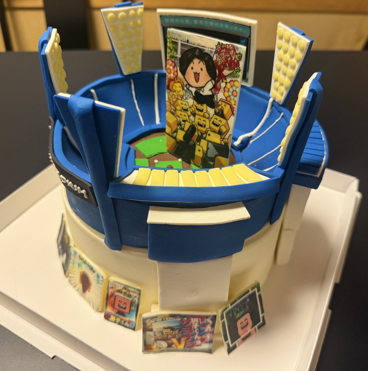sagoman35's tweet photo. 先日やってもらった誕生日会。

メリッサが用意した誕生日プレートのあまりの雑さに顔が引きつってたのですが、その後に別でいただいた横浜スタジアムを模した誕生日ケーキとのレベル差が凄すぎてギャップでより感動できた。

この感動はメリッサのおかげです、ありがとう🙏
@Melissa_CD_ https://t.co/qOqlRsWDCf