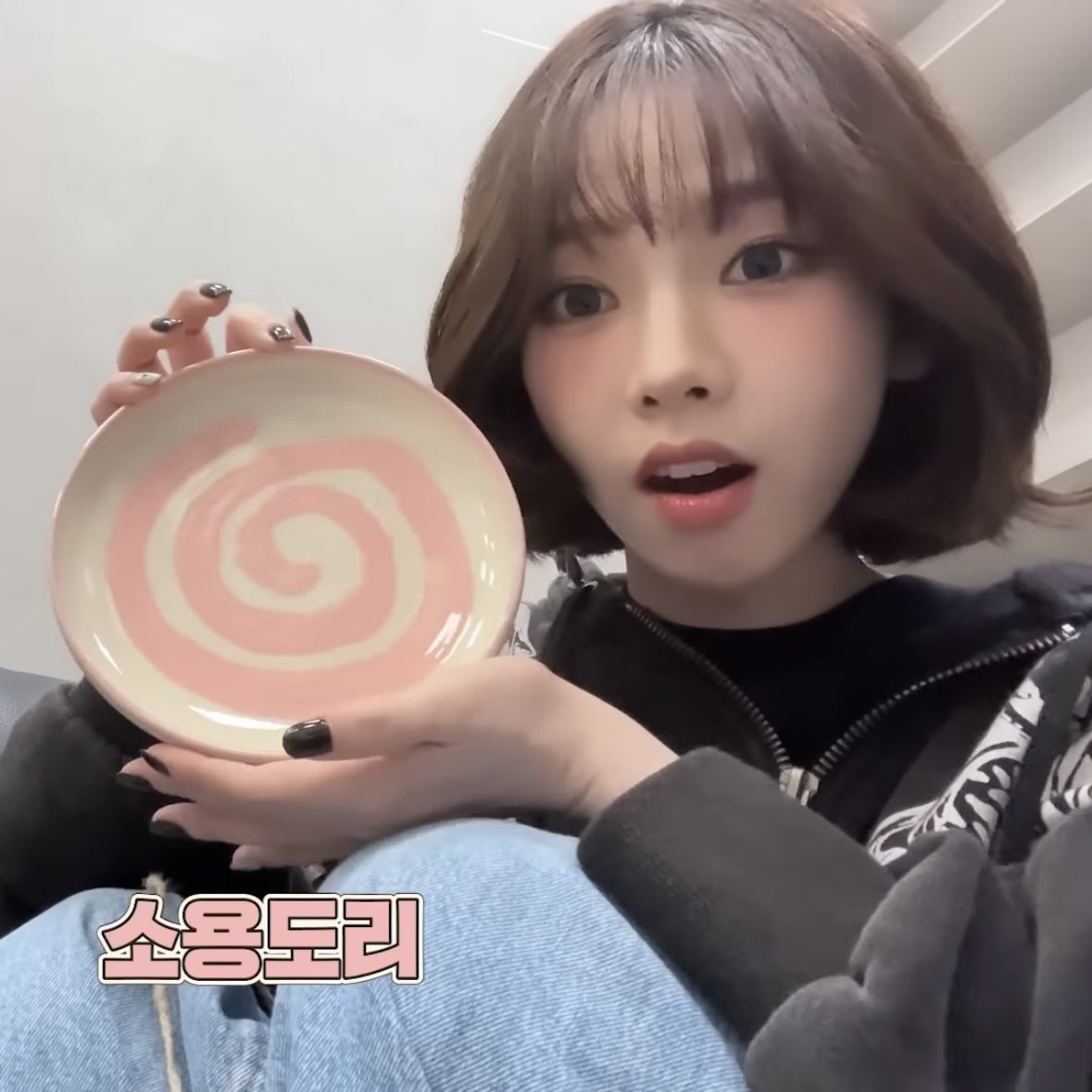 盤子🍽️🌀

#aespa #에스파
#Karina #카리나
#Whiplash #aespaWhiplash