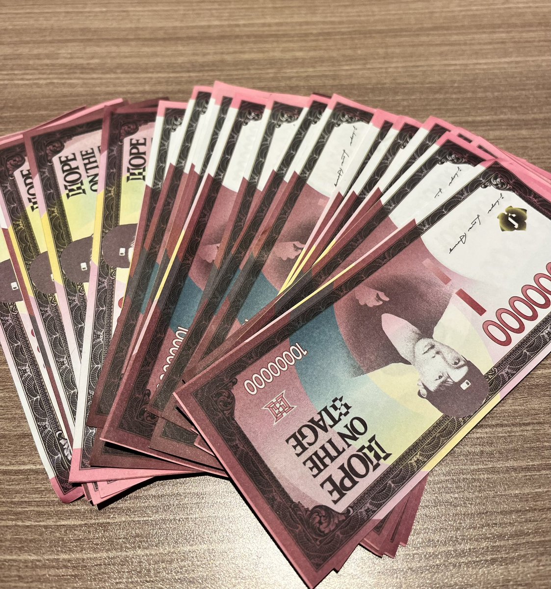 Pengen bagi2 uang j-hope, tapi aku mager packingnya😭 masih banyak😮‍💨