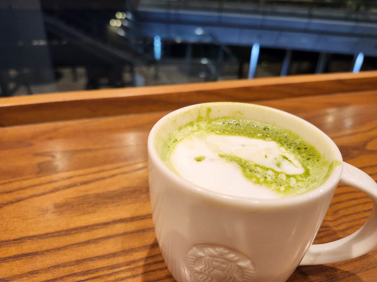 yuki_harmony's tweet photo. 以前、香港空港のスタバで、抹茶にエスプレッソが入っているメニューがあって、それがとっても美味しかったので、
今日は、適当にカスタマイズで作っていただいたところ、美味しい～😍
抹茶ティラテに、
⭐ショット
⭐追加のエクストラパウダー
⭐ノンシロップ
#スターバックスコーヒー #抹茶ティラテ https://t.co/mmRfavtDQD