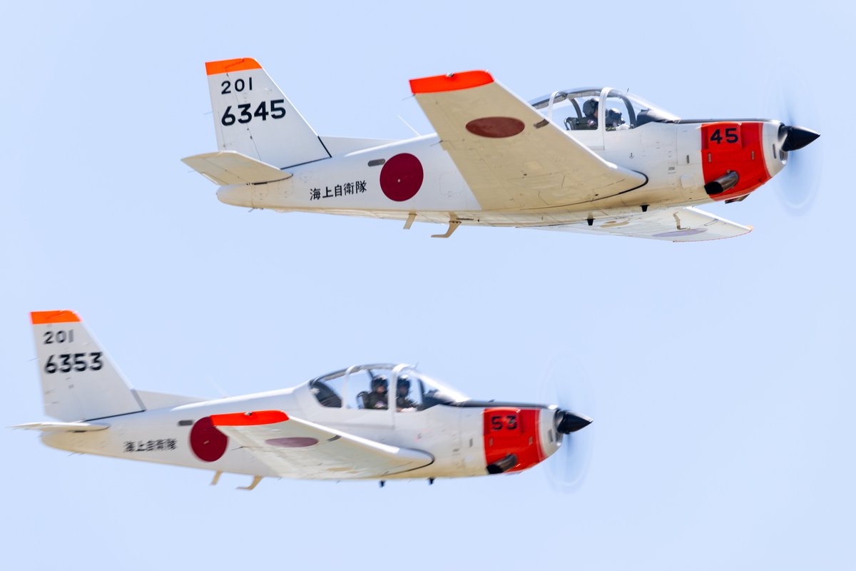 kawabe_masayuki's tweet photo. ホワイトアローズ
機体が小さくスピードが遅く迫力はないけど、4機一緒に飛ぶ姿は見ていて楽しかったです。
煙りだせば人気でそうだけど
#ホワイトアローズ
#第201教育航空隊
#whitearrows
#岩国フレンドシップデー2025 https://t.co/nqPOdDAZ2I