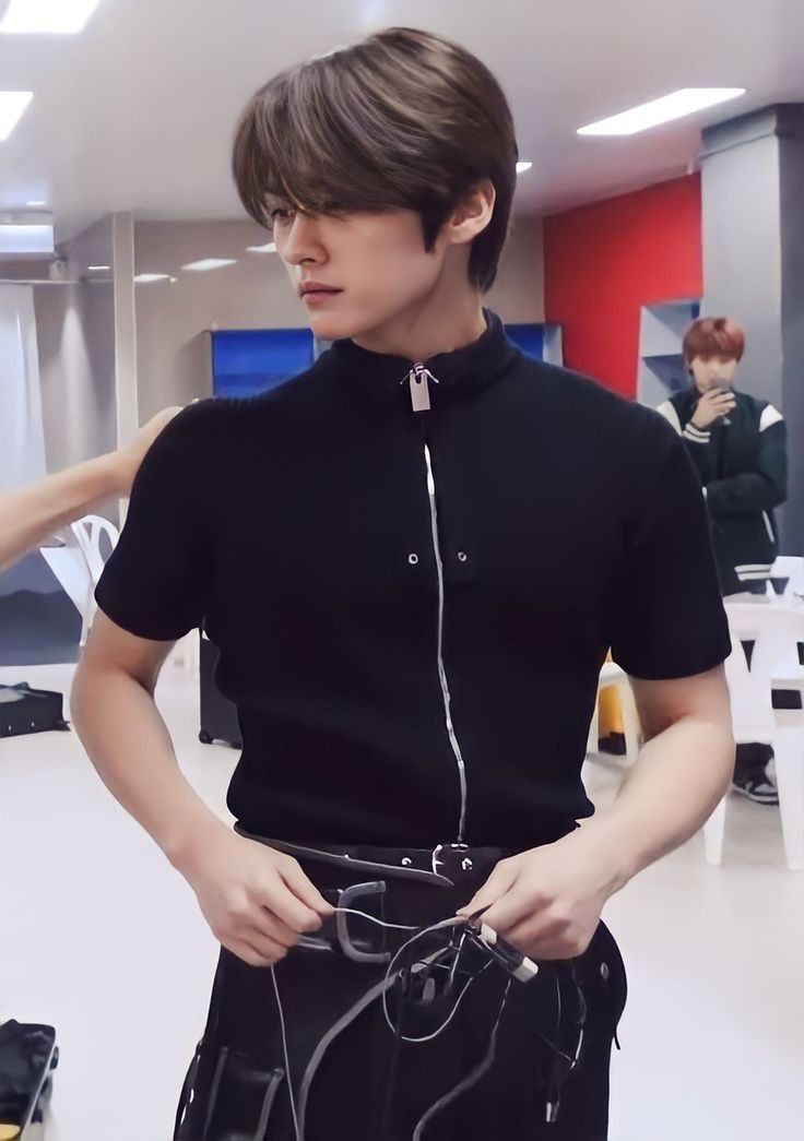 #승밍 가이드 X 가이드

- 저기 믾오야
- 네 형?
- 저기 슨믽이...는 왜 매번 우리 가이딩 할 때마다 저기 서 있는 거야?
- 아 무시하세요 원래 저래요
- 믾오형... 가이딩 언제 끝나? 
- 저새끼 또 저런다 또