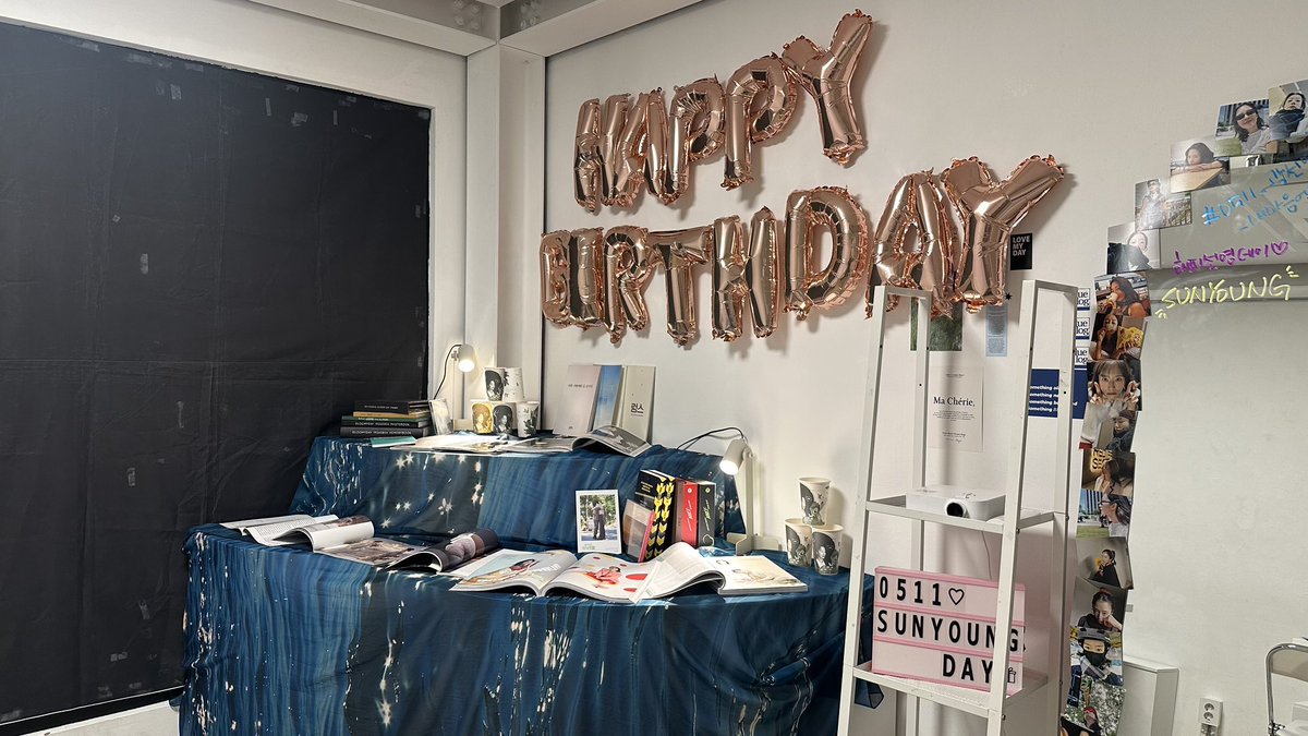 ♡⃛  𝟮𝟬𝟮𝟱 𝓢𝓤𝓝𝓨𝓞𝓤𝓝𝓖 𝓓𝓐𝓨  ♡⃛ 

곽선영 생일카페 내부 맛보기 스포❗️

✔️ 나줌존에 있는 지난 생일특전들과 사진들은 
다음사람을 생각하며 가져가 주세요.😊 
✔️포스트잇에 축하 메시지를 적어 현수막에
자유롭게 붙여주시면 됩니다. 

#0511_곽선영_내마음에침범