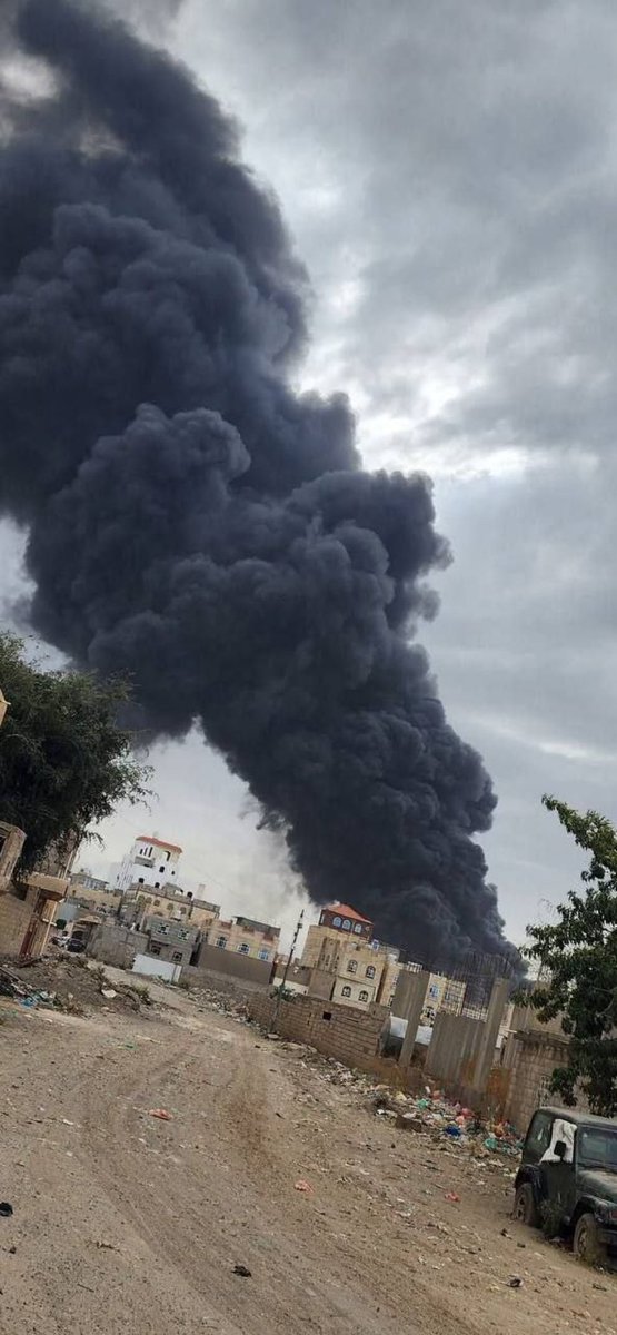 قصف عنيف على عاصمه الشموخ #صنعاء المقدسه من قبل الكيان الصهيوني ..

#نطالب القوه الصاروخيه دك مطاراتهم وبنيتهم التحتيه 
كما نطالب الجيش اليمني بعمل اللازم للدفاع عن الوطن وتدمير كيانهم المزعوم فنحن لم يعد لدينا ما نخسره #اوجعوهم يارجال لعنه الله عليهم 

سلام 😊