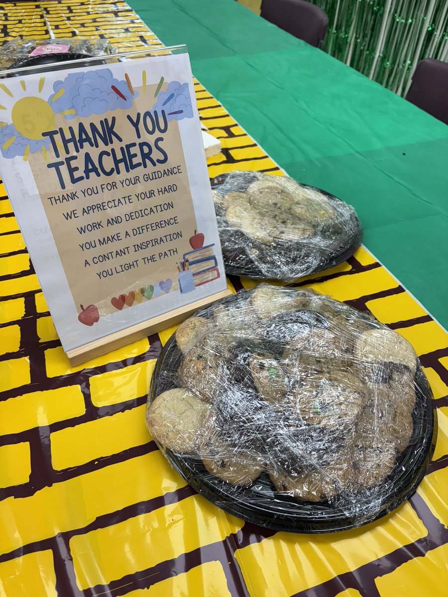 Today is a sweet treat kind of day!  Thank you to the Teachers for all you do!   Enjoy your cookies!