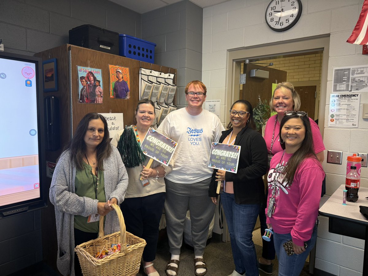 The Eagle Whoo Hoo Crew was in action again yesterday with another round of celebrating our seniors! <a href="/misd_counseling/">MISD Counseling Dept</a> <a href="/LEADw_HEART/">MISD Social & Emotional Learning</a> <a href="/lreaglemedia/">Lake Ridge Eagle Media</a> <a href="/LRHSBASEBALL/">Lake Ridge Baseball</a> <a href="/lakeridge_vb/">Lake Ridge VB</a> <a href="/LRHSBoysGolf/">Lake Ridge High Men’s Golf</a>