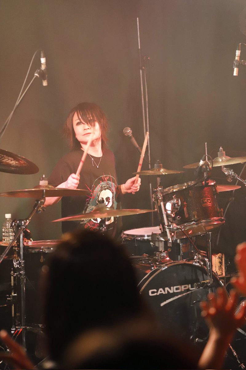 riemiyaoka's tweet photo. 2/24 #池袋手刀 
 MOONLIGHT HIBIKI 2025 -HIBIKI GOOD-BYE-　その②

Vocal:HibiKiさん
Guitar:Takさん/加納摩天楼さん
Bass:朋さん
Drums:キリさん

贅沢なバンドでしたね……
撮らせていただき有難うございました！
※無断転載等禁止 https://t.co/0mdS9PryJo