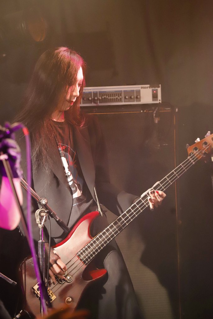 riemiyaoka's tweet photo. 2/24 #池袋手刀 
 MOONLIGHT HIBIKI 2025 -HIBIKI GOOD-BYE-　その②

Vocal:HibiKiさん
Guitar:Takさん/加納摩天楼さん
Bass:朋さん
Drums:キリさん

贅沢なバンドでしたね……
撮らせていただき有難うございました！
※無断転載等禁止 https://t.co/0mdS9PryJo