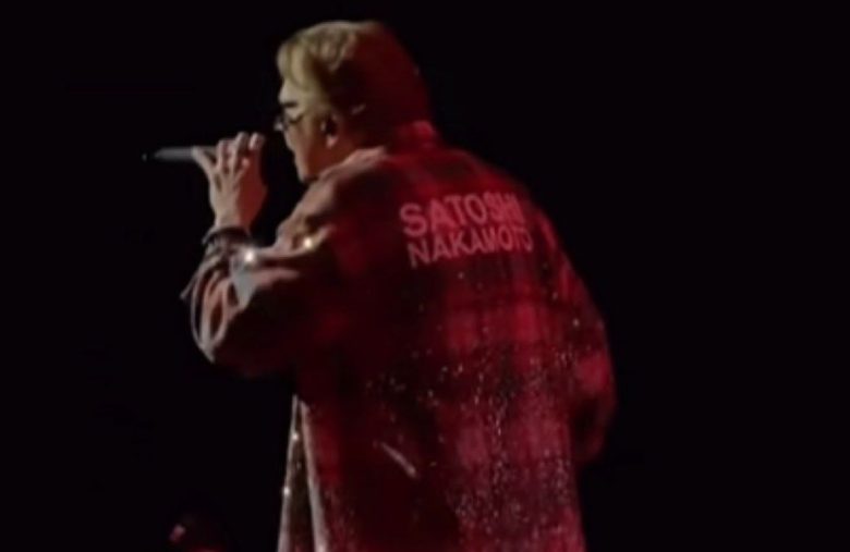 Em show, Axl Rose de Guns N’ Roses usa camisa de Satoshi Nakamoto 

Durante a apresentação, Axl Rose usou a camisa xadrez vermelha e azul, brilhante, com as palavras “Satoshi Nakamoto” estampadas em letras brancas nas costas.

Confira: blocktrends.com.br/em-show-axl-ro…