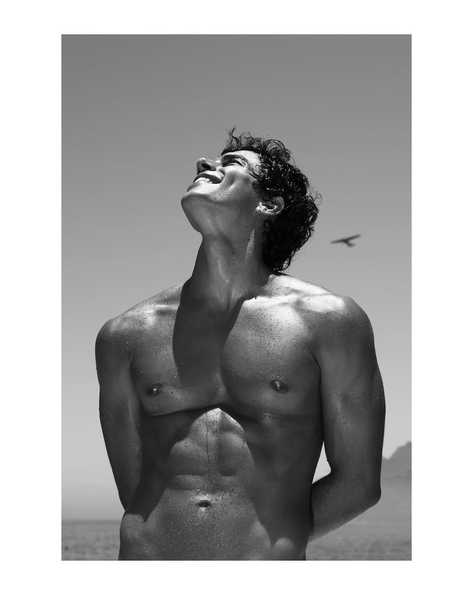 fashionablymag's tweet photo. Luan Argollo serving serious heat in Rio de Janeiro—shot by the one and only Filbert Kung.
Filbert captured the whole vibe—raw, real, and effortlessly cool.
This one’s for the moodboard.
#LuanArgollo #FilbertKung #RioVibes #ImagenMagazine #BeachEditorial #BrazilianStyle https://t.co/bo9hqfofXF