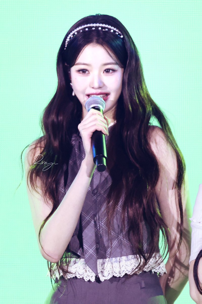 Rirzy_yan's tweet photo. 250504 LIV

#아이브 #IVE #장원영 #JANGWONYOUNG #원영 #WONYOUNG #ウォニョン https://t.co/te4ETGx8uu