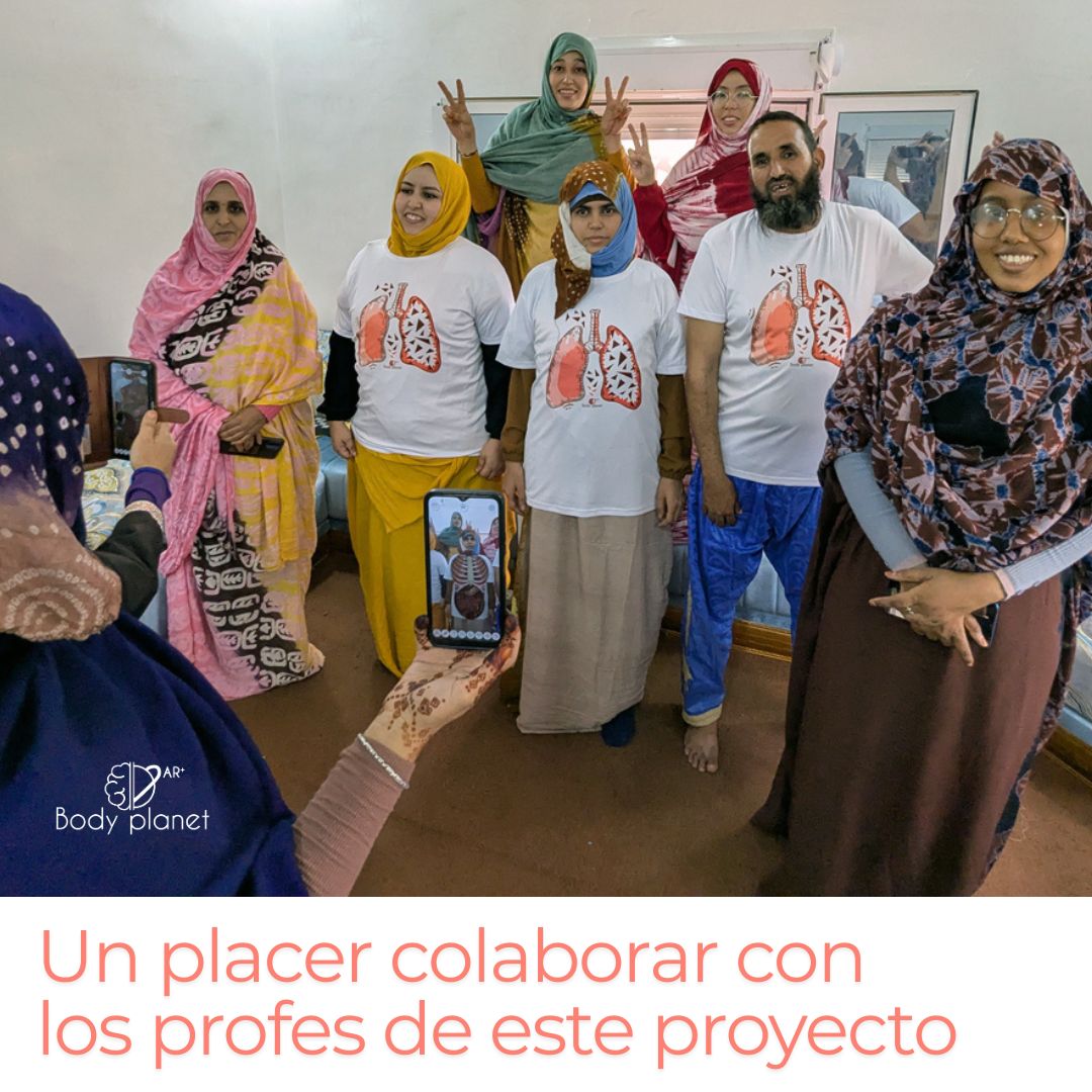 Profes de ciencias de los campamentos de refugiados saharauis conocen los materiales Body planet con realidad aumentada. Nos encanta haber colaborado con este proyecto de la Facultad de Educación de la <a href="/UAM_Madrid/">UAM Autónoma Madrid</a>, financiado por <a href="/unicef_es/">UNICEF España</a>.
