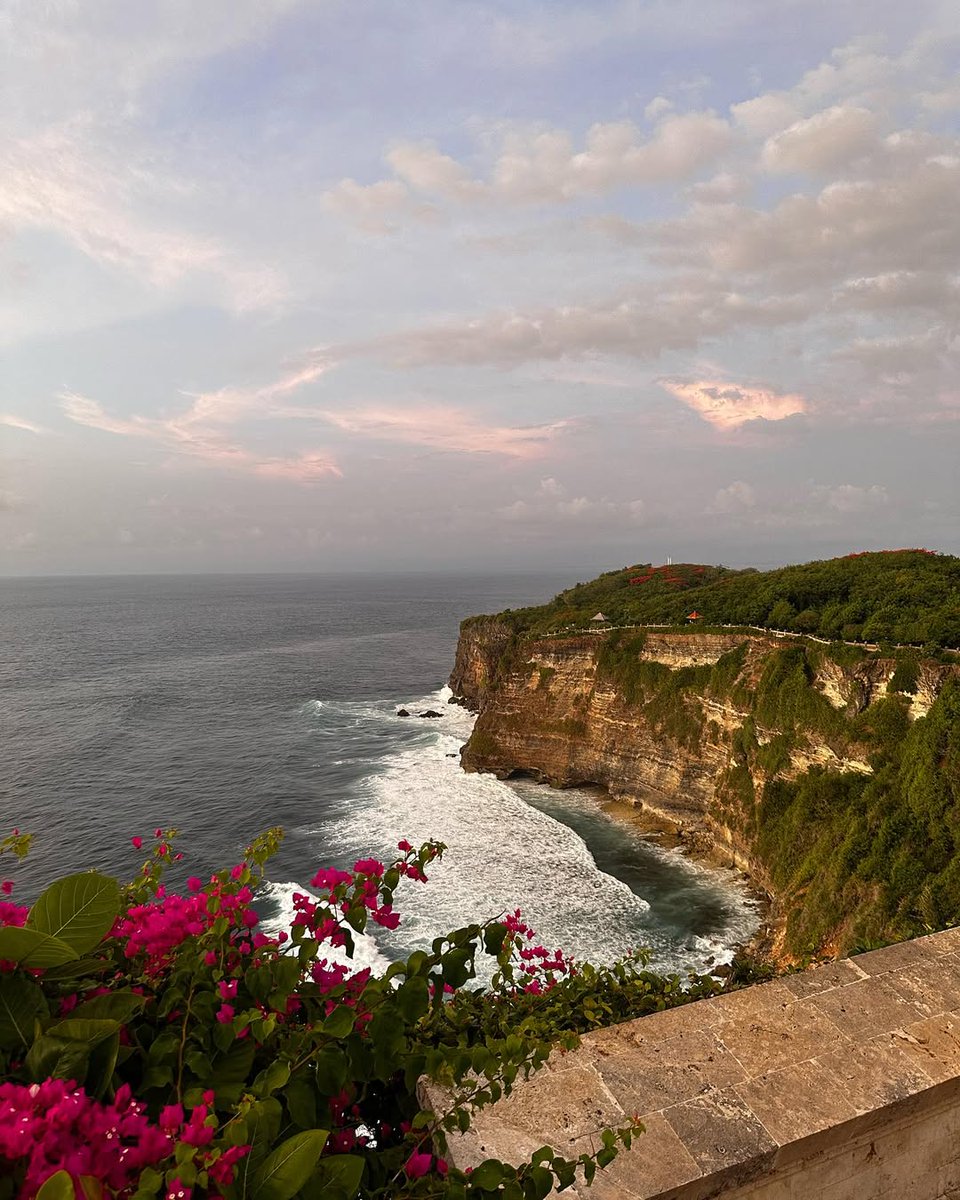 wendygary3's tweet photo. Beautiful scenery, but today's weather doesn't seem to be very good.😃 https://t.co/U0NGEPrlBx