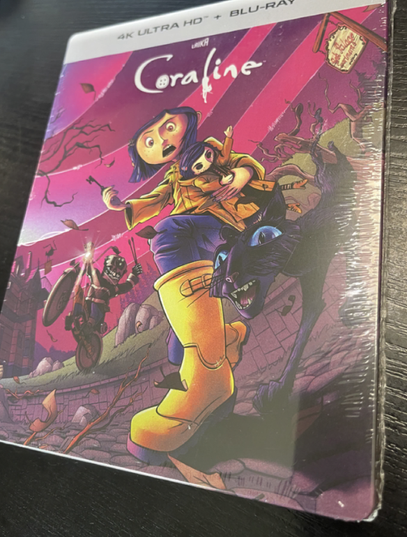 J'ai enfin reçu la petite pépite du réalisateur de l'étrange Noël de M. Jack ! : Henry Selick (et pas l'autre). #Coraline c'est le film d'animation à faire découvrir à ses enfants ! 😍