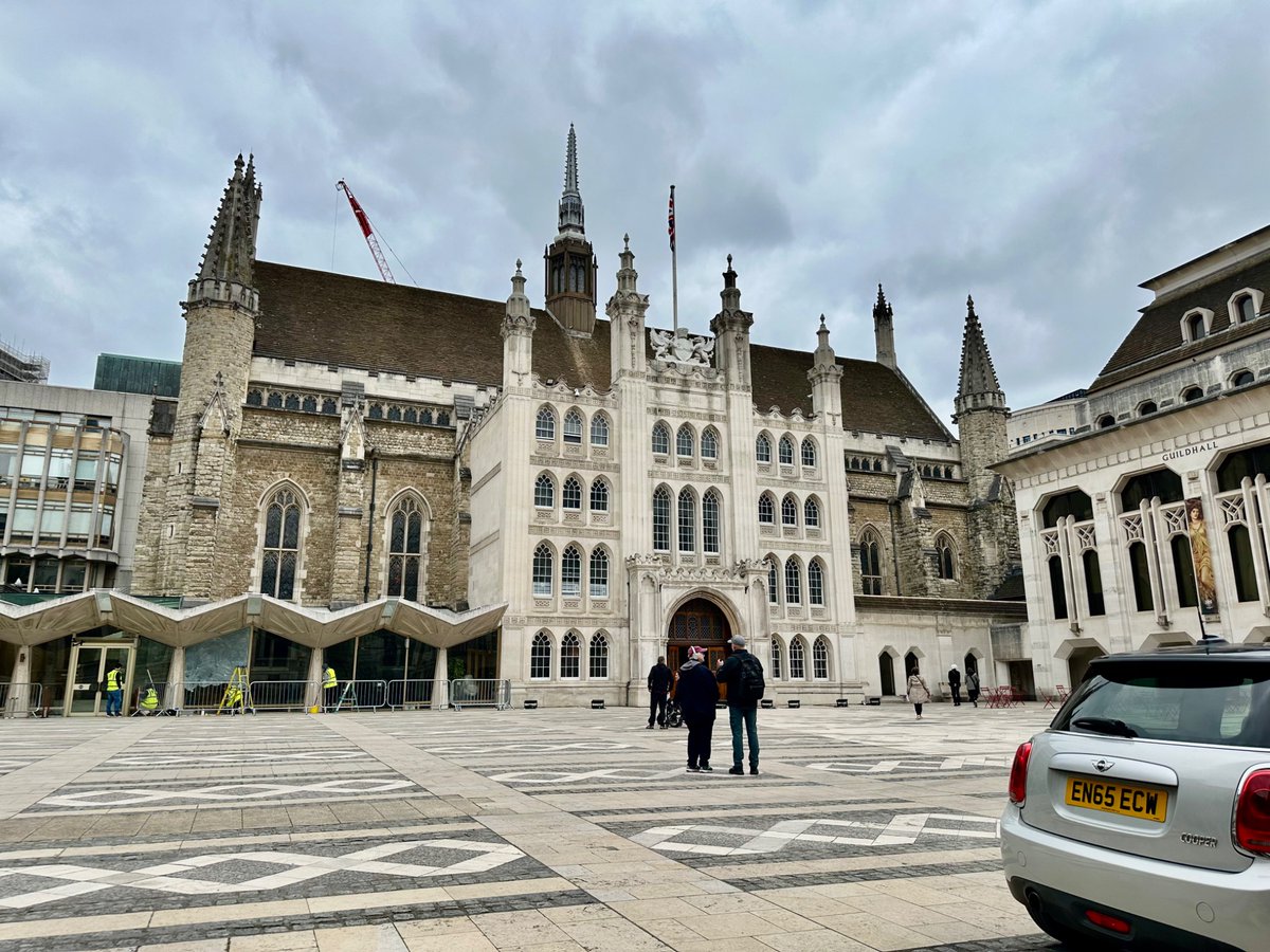 At historic buildings like the London Guildhall, you’ll likely find historic chess sets…