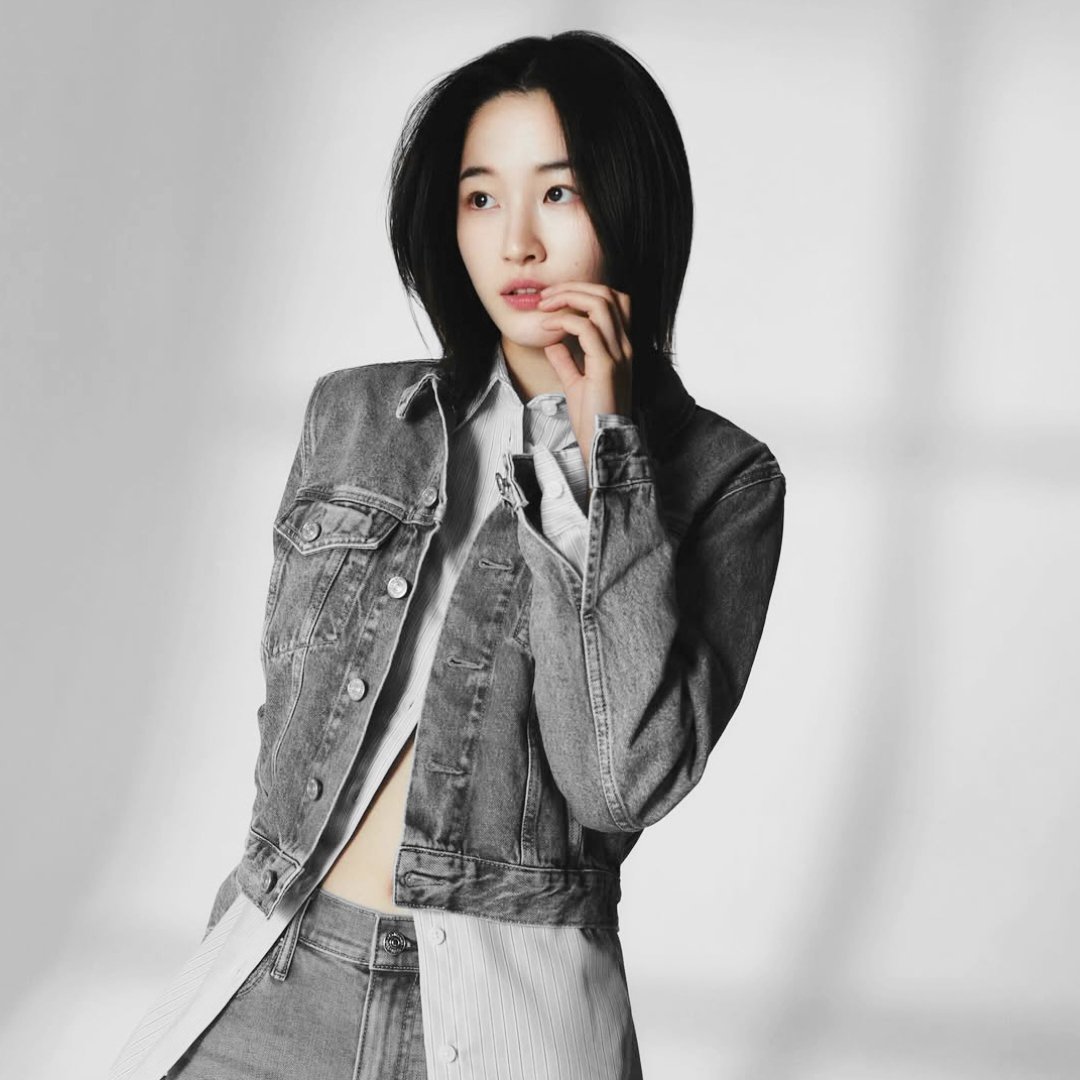 ᅠ
      ׅ   ／    ۫     people    bring    you    𝙛lowers
                      𝒴ou    are    in    a    beautiful    box,      
                      l‌ike      a     ؛     gift       ܔܚ
                  
                      ───          🎀        ;;         ⚰️

ㅤ