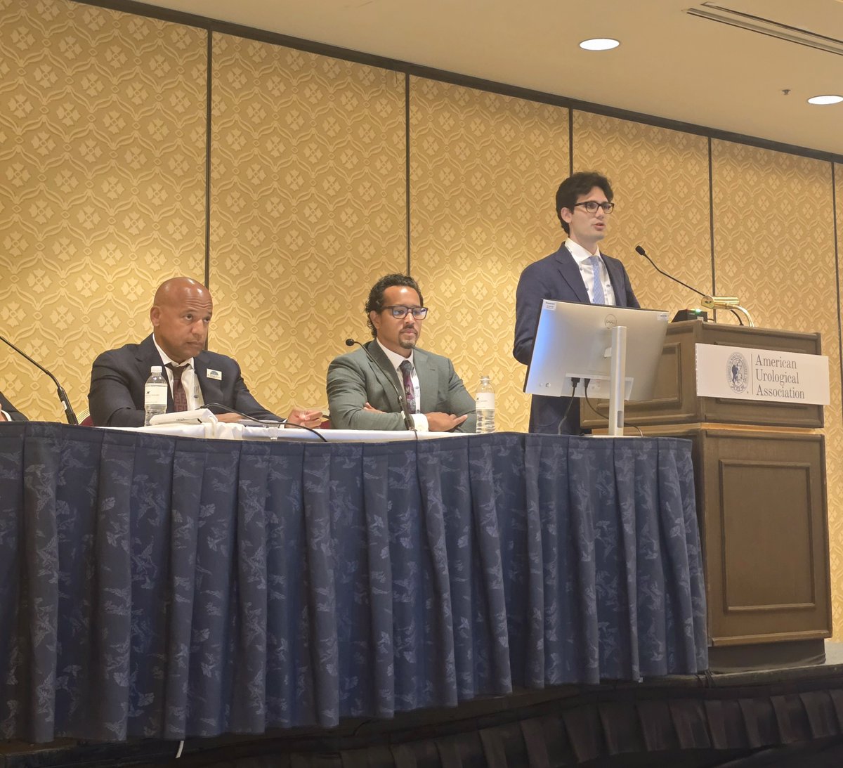 dsui_miami_uro's tweet image. The Desai Sethi Urology Institute made a significant impact at #AUA25 showcasing leadership and innovation in #urology. With over 20 presentations, DSUI faculty highlighted advancements in #prostatecancer trials, #bladdercancer treatment, & female #pelvicmedicine. Notably,…