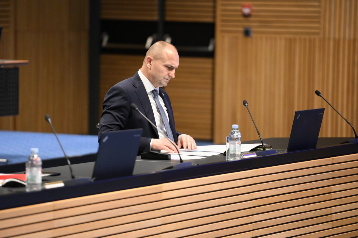 Vlada Republike Hrvatske (@vladarh) on Twitter photo Na #sjednicaVRH donijeli smo Odluku o osnivanju Međuresornog povjerenstva za razvoj i jačanje obrambenih sposobnosti i obrambene industrije u RH, koje će koordinirati aktivnosti i pratiti korištenje različitih izvora financiranja strateški važnih projekata u obrani. <a href="/MORH_OSRH/">MORH/MoD Croatia</a> Na #sjednicaVRH donijeli smo Odluku o osnivanju Međuresornog povjerenstva za razvoj i jačanje obrambenih sposobnosti i obrambene industrije u RH, koje će koordinirati aktivnosti i pratiti korištenje različitih izvora financiranja strateški važnih projekata u obrani. <a href="/MORH_OSRH/">MORH/MoD Croatia</a>