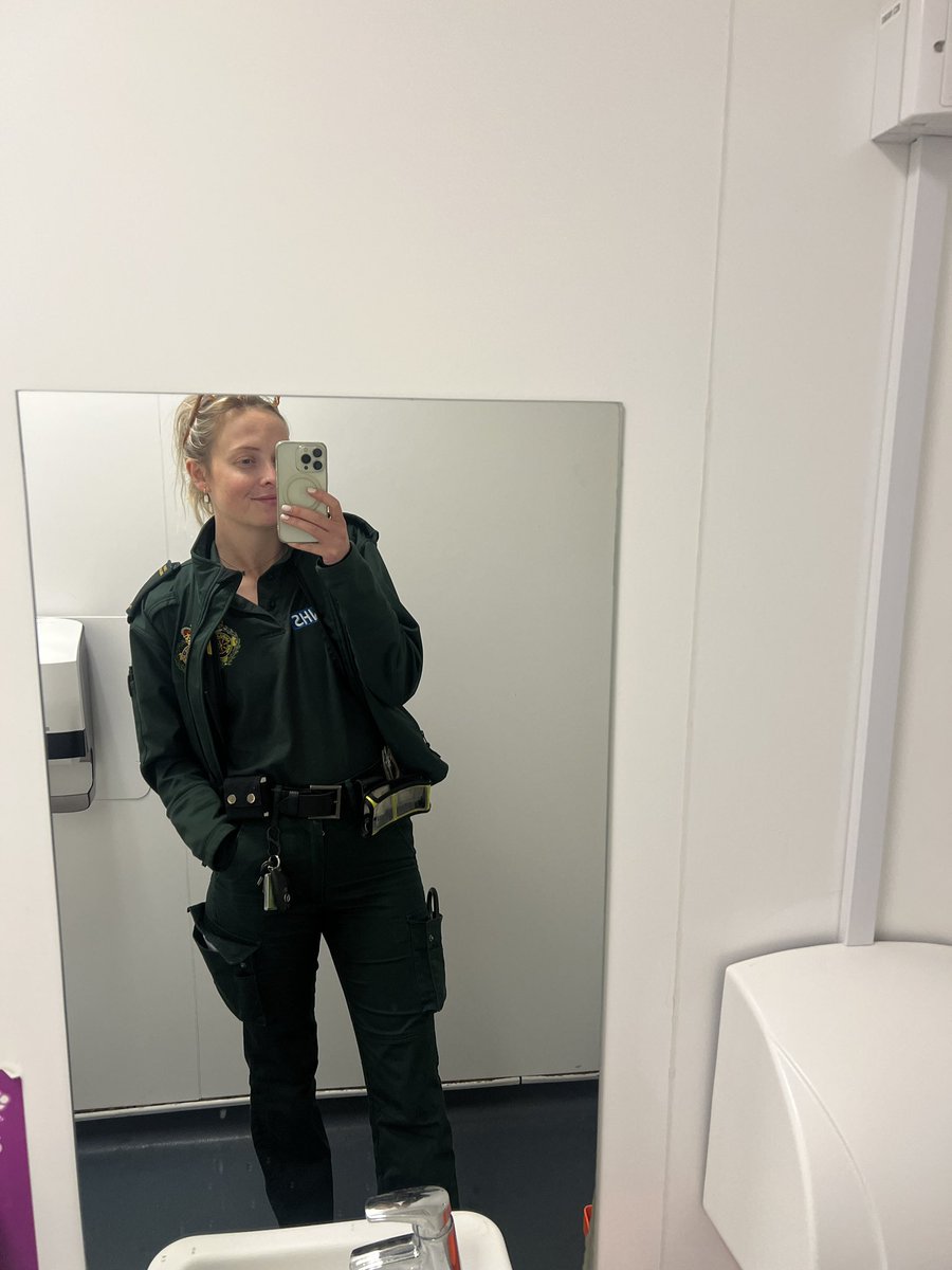 em_bulance's tweet image. I’m 3 hours into this late shift and I’m already counting down the hours until I can go to bed ⏱️