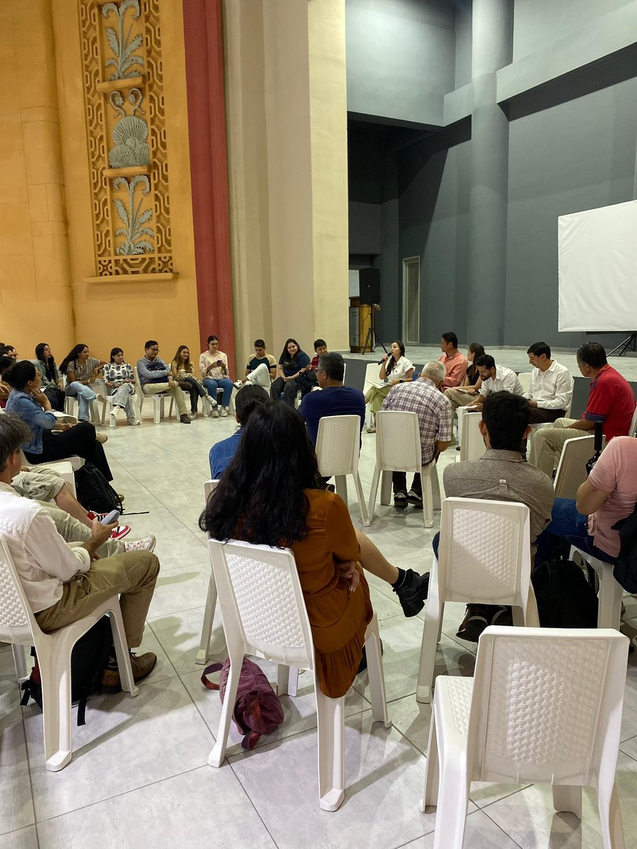 En Mayo <a href="/LunesdeCiudad/">#LunesDeCiudad</a> estará hablando de pobreza y desarrollo urbano. Ayer nos sentamos a hablar de Pobreza Multidimensional para tejer redes de acción y conocimiento dispuestas a trabajar por la pobreza.