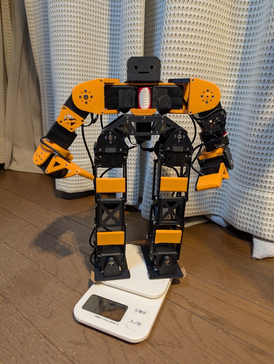 burio_temporary's tweet photo. #ロボワン進捗
#roboonelight
ハイビスです
1193g
絶対折れるだろ…ってところが何箇所かあるのでモーション作りながら洗い出します
バッテリーは透明アクリル板で蓋してあります https://t.co/eT6r6B7lFQ