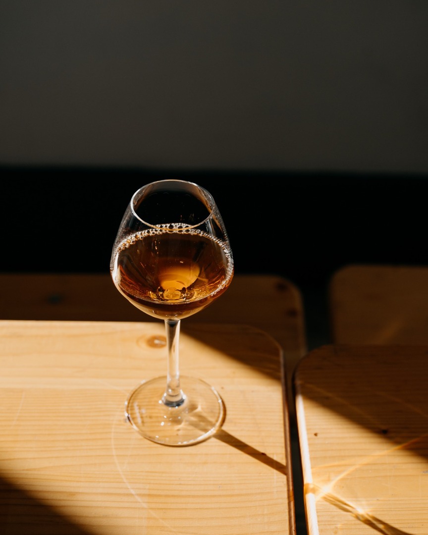 We’ve got wine too! 

Along with our beers, we’ve got a lovely selection of wines available - including this orange by @fieldrecordingswine for something a bit different. 

Come down and grab a glass.

#WineLovers #OrangeWine #FieldRecordingsWine