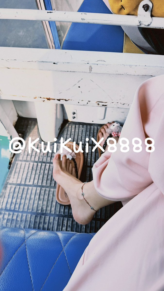 我的小脚丫还是这么的可爱  #脚师傅的审美 #脚背 #脚趾 #脚丫   
@jiaoshibw https://t.co/H4ngATG6gE