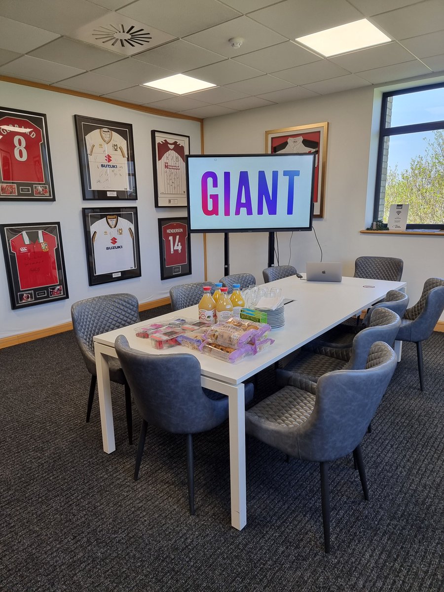 We had our Q2 company update last week. 

At GIANT we love to get the whole team together to share what we’ve all been up to and talk about the months ahead. We believe communication (and snacks!) is key to helping us all work together.

#GIANT #CompanyUpdate