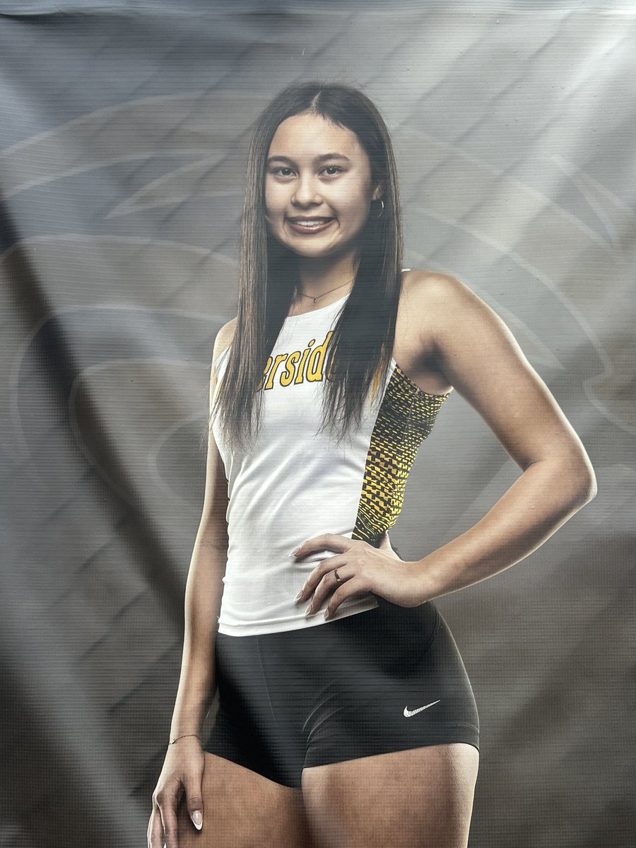 girl_riverside's tweet photo. Senior Spotlight - Noelle 💛
5 years hurdler and sprinter, member of SIDE, enjoys shopping, getting Starbucks, hanging with friends, eating and tanning. Headed to The Ohio State University to major in human nutrition. 
@Riverside_athl @rhsbeavers @RiversideBoysTF https://t.co/DgWDxikjkO
