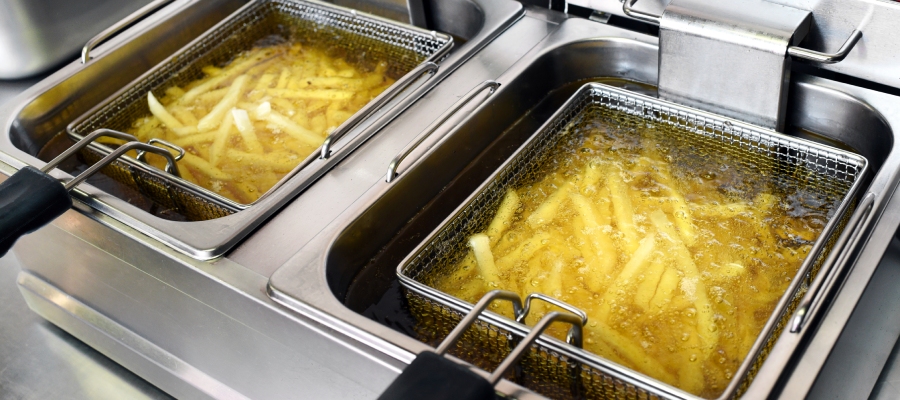 higiene_ambient's tweet photo. Gestión de #residuos en cocinas comerciales: ¿cómo eliminar el #aceite de cocina usado?
▶️https://t.co/AkicuEbM4S
#gestionderesiduos #sostenibilidad #economiacircular #higienealimentaria https://t.co/XEYpPTpKOI