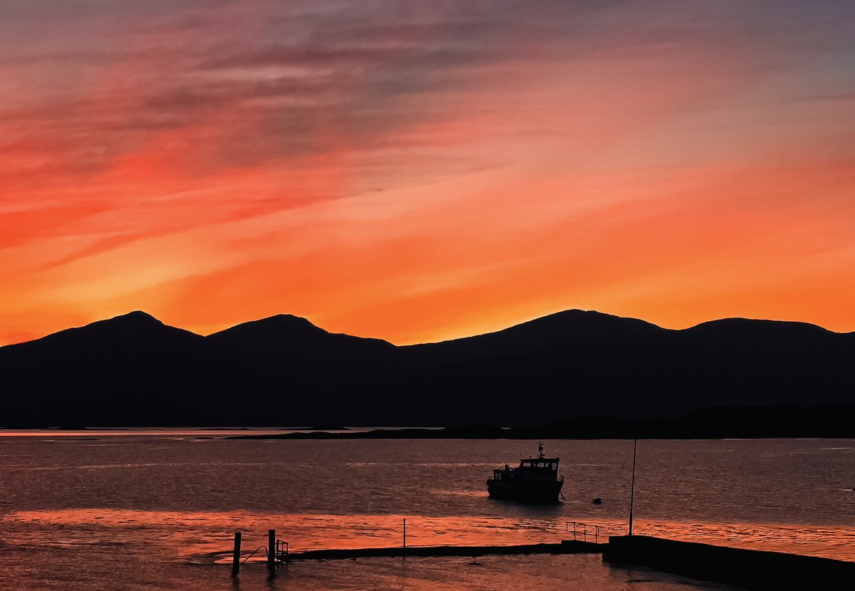 Magnificent sunset on the west coast of Scotland 🌅☺️

#argyll #visitscotland #sunset