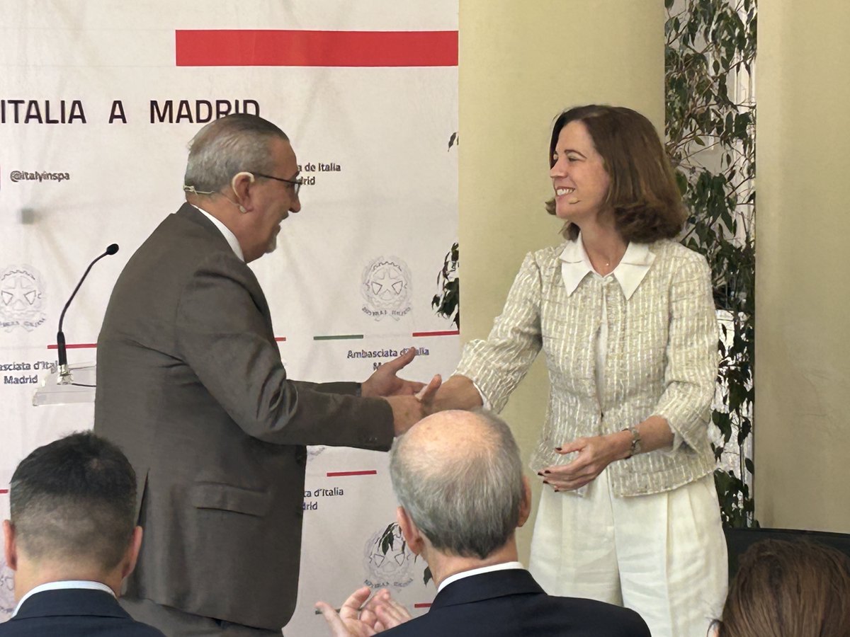 Esta mañana recibimos a Alejandra Kindelán, presidenta de la <a href="/Aebanca/">Asociación Española de Banca (AEB)</a>, en una charla-coloquio con empresas italianas en 🇪🇸.

Gracias por compartir su visión sobre los retos y desafíos en el actual contexto económico, y a BFF Finance por apoyar esta iniciativa

#Economía