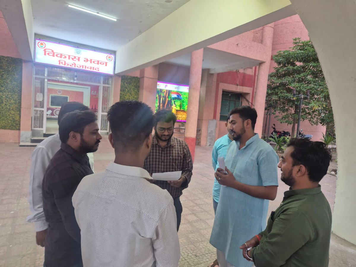 अभाविप के प्रतिनिधिमंडल ने पहलगाम आतंकी हमले के संदर्भ में राष्ट्रव्यापी सिविल डिफेंस मॉक ड्रिल के तहत फिरोजाबाद में भी मॉक ड्रिल आयोजित कराने की मांग को लेकर SDMसदर को ज्ञापन सौंपा। संकट की घड़ी में जागरूकता और तैयारियां ही सबसे बड़ा अस्त्र हैं।
#ABVP #CivilDefenceDrill