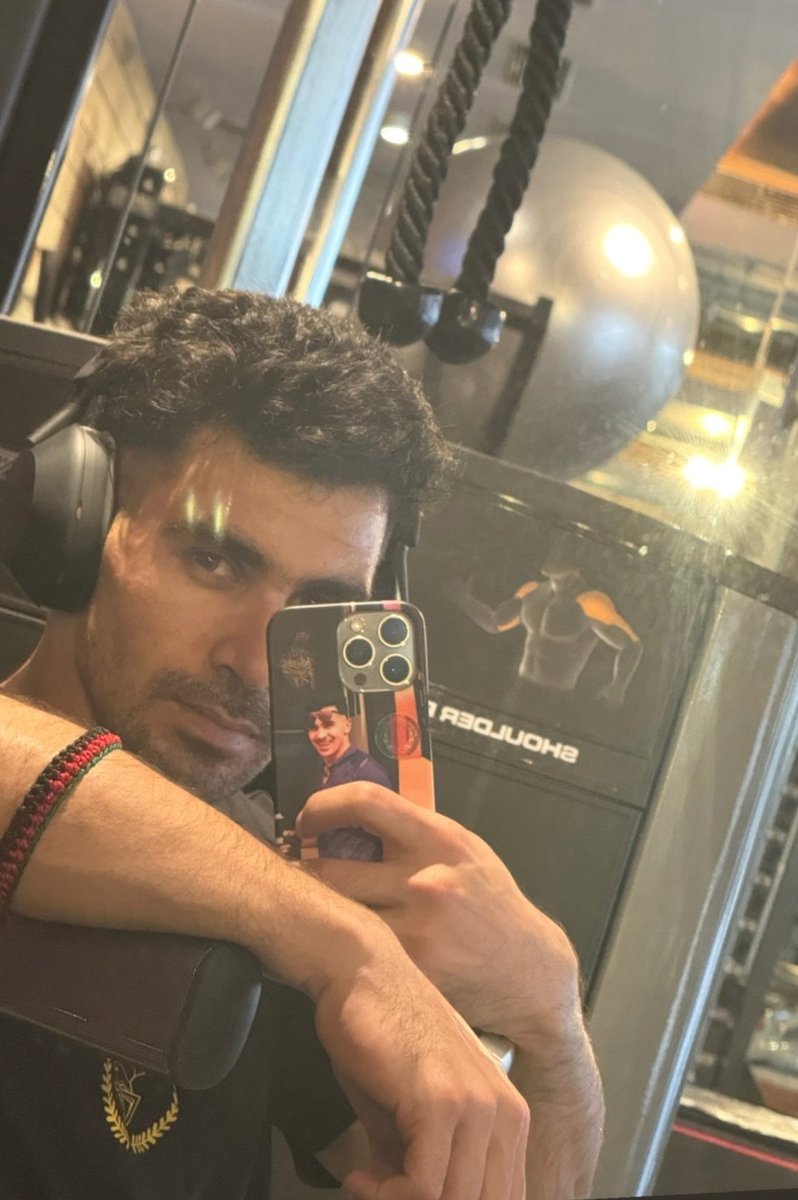 Rahmanullah Gurbaz has both the Afghan and KKR logo on his phone cover ❤️
#AlwaysForTheBadge