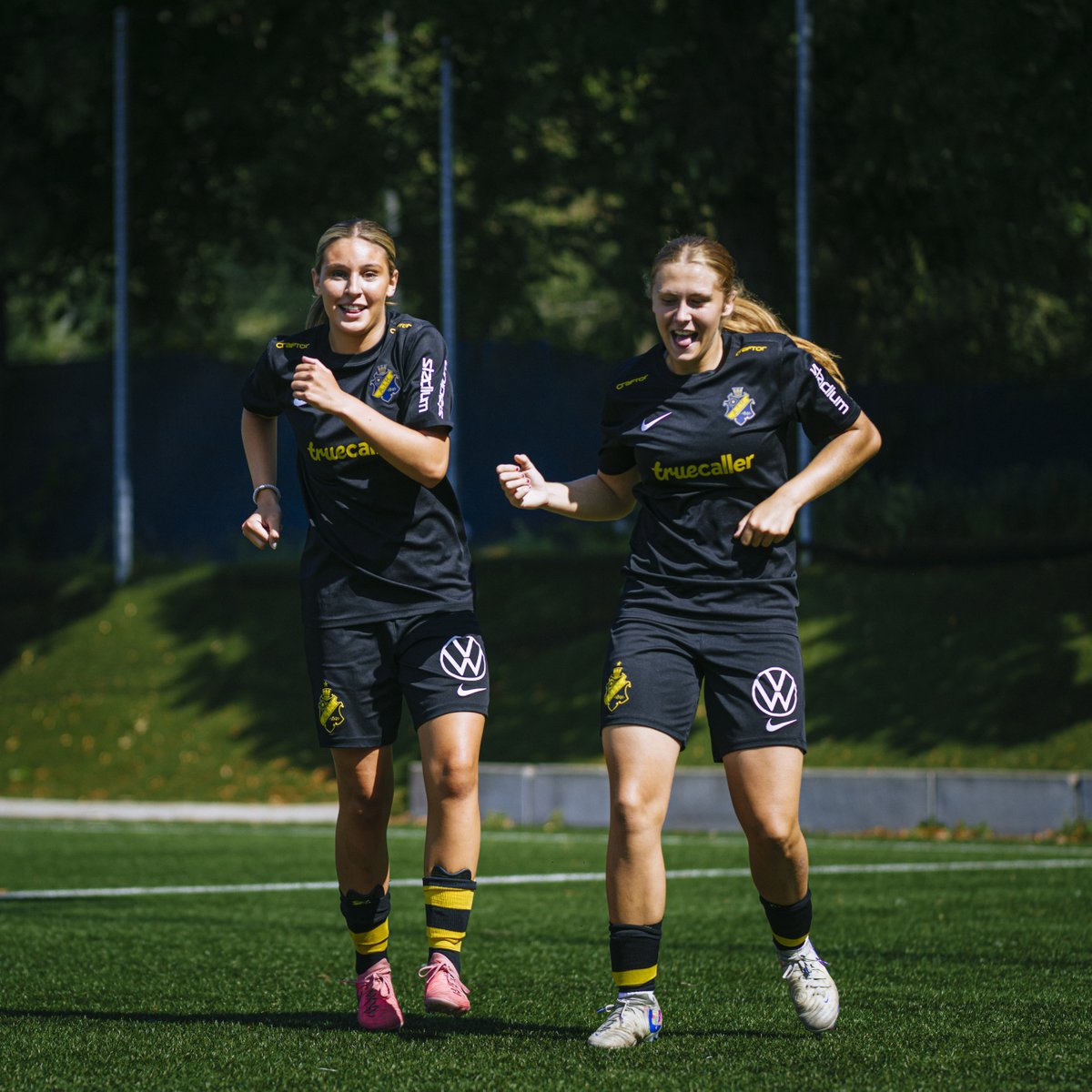 Ytterligare en helgomgång – ytterligare en seger för F19 som fortsatt toppar F19 Allsvenskan.

Helgens resultat:
F19 🆚 BP 3–1
F17 🆚 Boo FF 2–2
P19 🆚 Hammarby IF 0–4
P17 🆚 IK Sirius 5–1
P16 🆚 Djurgårdens IF 1–1