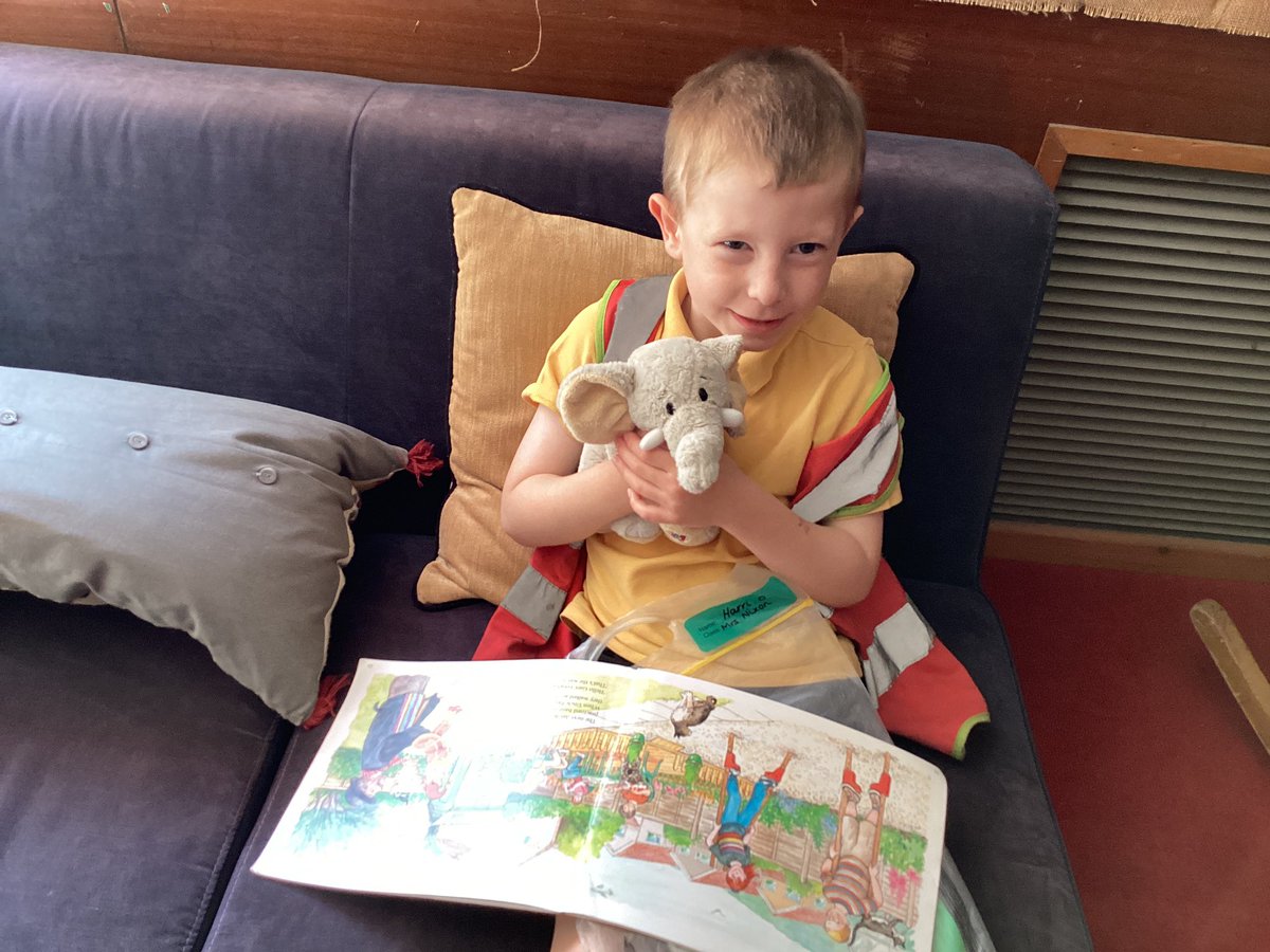 We have enjoyed choosing new library books and reading our books to our new reading buddies. 📕 🧸 #cgillc Bendigedig pawb!