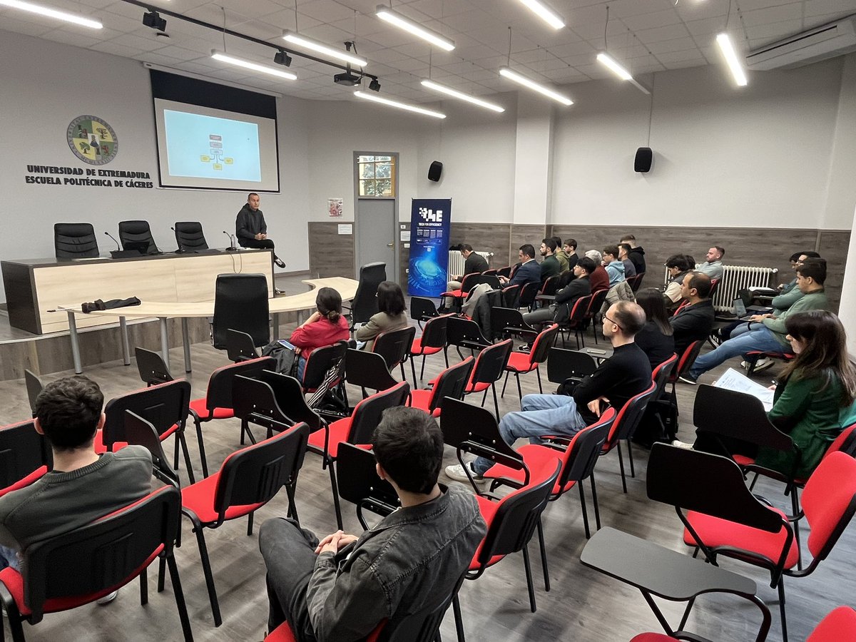 pablogarguez's tweet image. Muchas actividades esta #semanaEPCC en @EPCC_Unex: taller #LoRaWan #IoT #EdificiosInteligentes @pedromnunez @SmartPoliTech; #ciberseguridad #HackTheBox @ciber_uex; @DihExtremadura #RedEDIH @FundecytPCTEX @AEXTIC_es; plantar árboles, #Eugreen, #ComputaciónCuántica @cenits, etc.