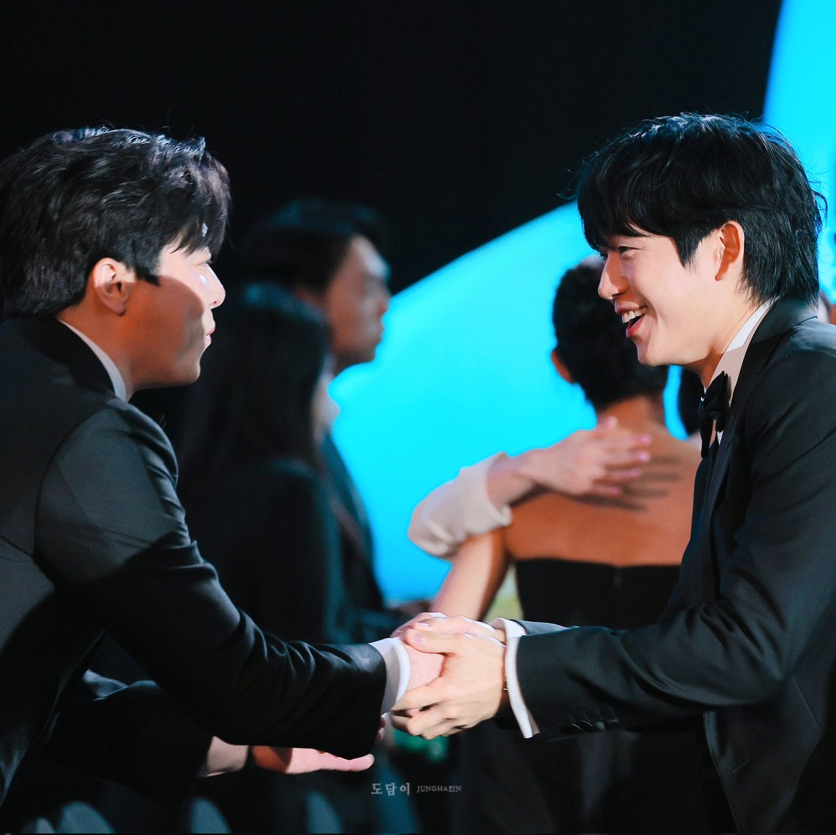 두분 꼭 같작에서 만나는날이 오길( ≧∀≦)ノ

#정해인 #조정석  #해인  #JUNGHAEIN